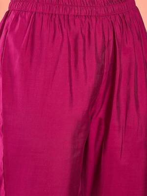 Floral Printed V-Neck Kurta With Trousers 6