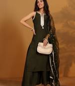 Gotta Patti Keyhole Neck Straight Kurta With Trousers & Dupatta