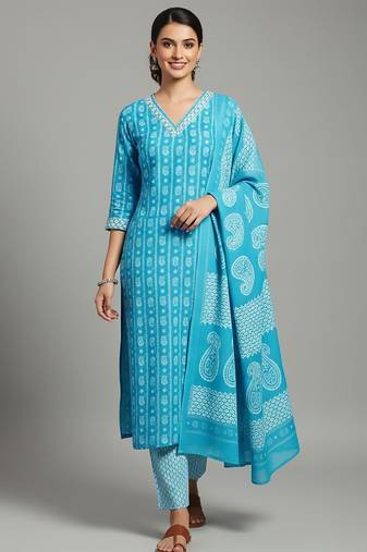 Women Ethnic Motifs Printed Regular Kurta with Trousers & With Dupatta