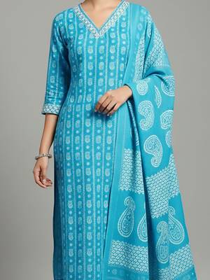 Women Ethnic Motifs Printed Regular Kurta with Trousers & With Dupatta 2