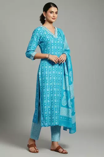 Women Ethnic Motifs Printed Regular Kurta with Trousers & With Dupatta