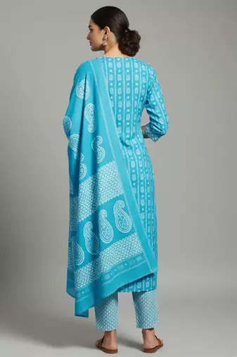Women Ethnic Motifs Printed Regular Kurta with Trousers & With Dupatta