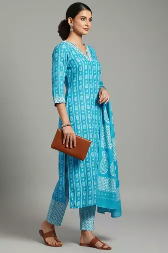 Women Ethnic Motifs Printed Regular Kurta with Trousers & With Dupatta