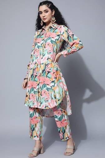 Women Floral Printed Regular Kurta with Trousers