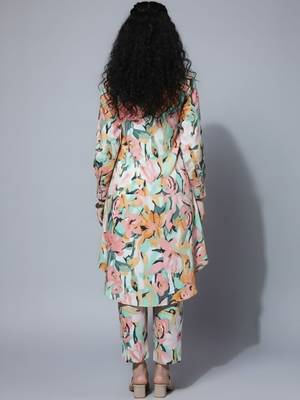 Women Floral Printed Regular Kurta with Trousers 2