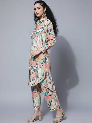 Women Floral Printed Regular Kurta with Trousers 3