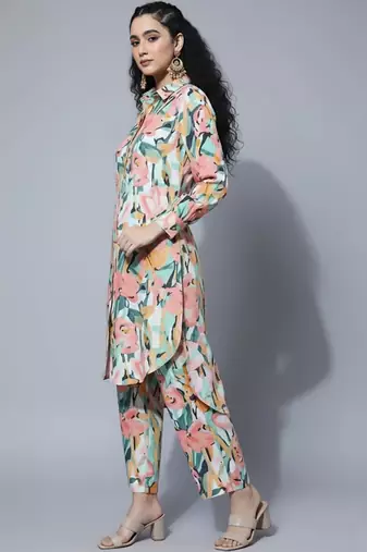 Women Floral Printed Regular Kurta with Trousers