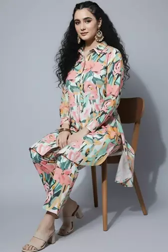 Women Floral Printed Regular Kurta with Trousers