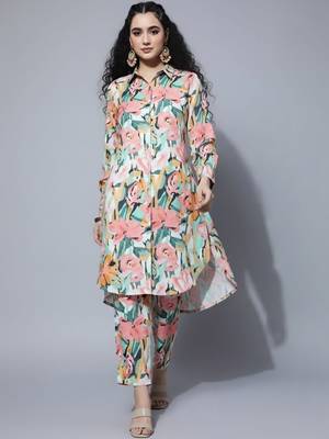 Women Floral Printed Regular Kurta with Trousers 5