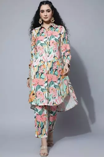 Women Floral Printed Regular Kurta with Trousers