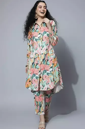 Women Floral Printed Regular Kurta with Trousers
