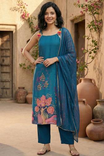 Women Floral Printed Regular Beads and Stones Kurta with Trousers & With Dupatta
