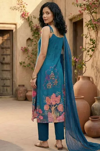Women Floral Printed Regular Beads and Stones Kurta with Trousers & With Dupatta