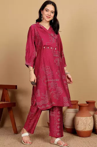 Women Printed V-Neck Kurta with Trouser