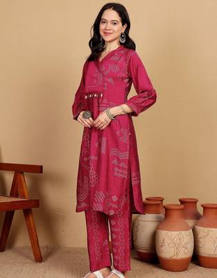 Women Printed V-Neck Kurta with Trouser 5