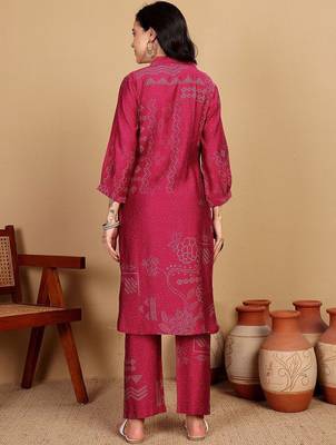 Women Printed V-Neck Kurta with Trouser 6