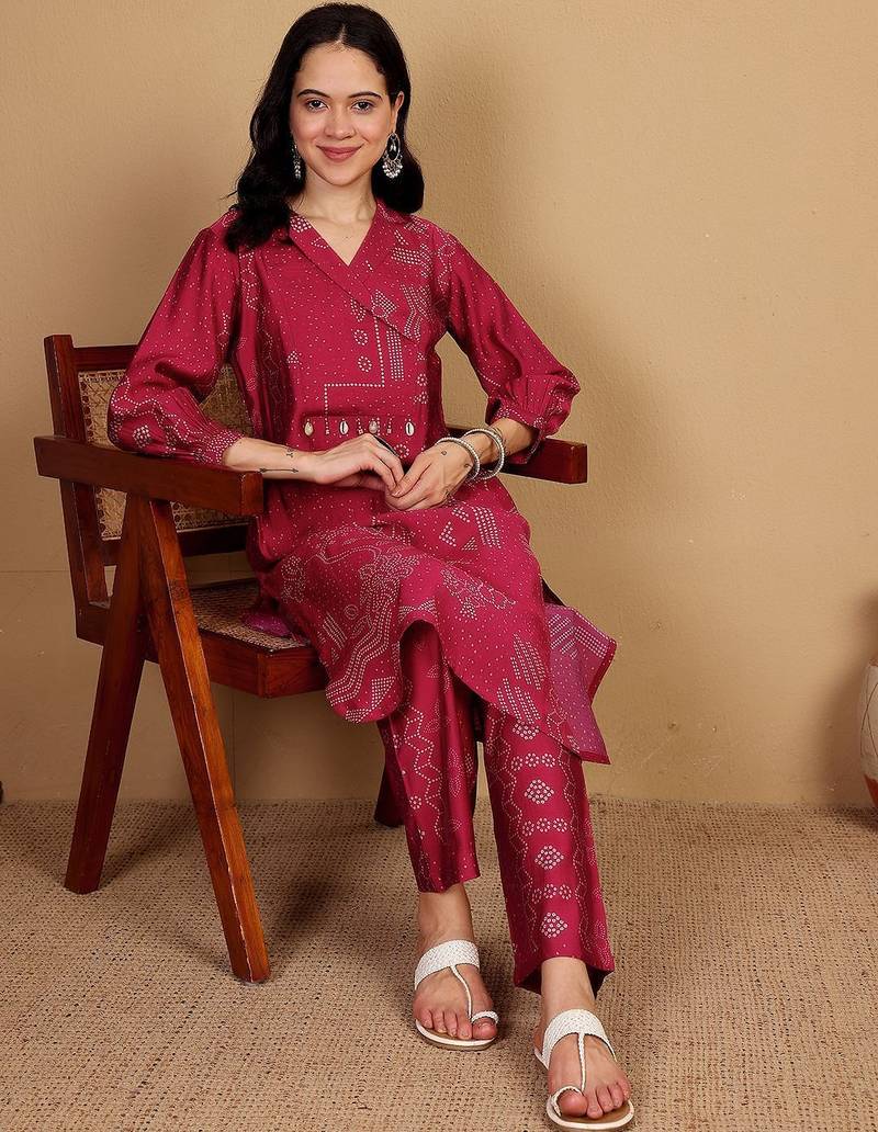 Women Printed V-Neck Kurta with Trouser
