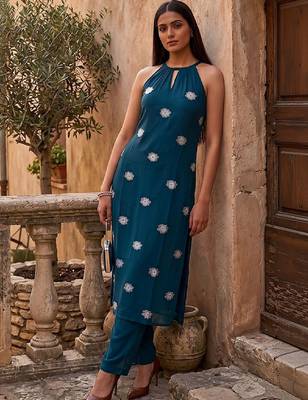Women Ethnic Motifs Embroidered Regular Thread Work Kurta with Trousers 6
