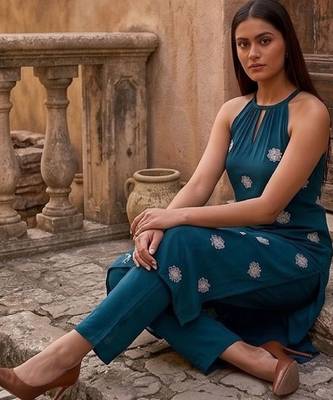 Women Ethnic Motifs Embroidered Regular Thread Work Kurta with Trousers 7
