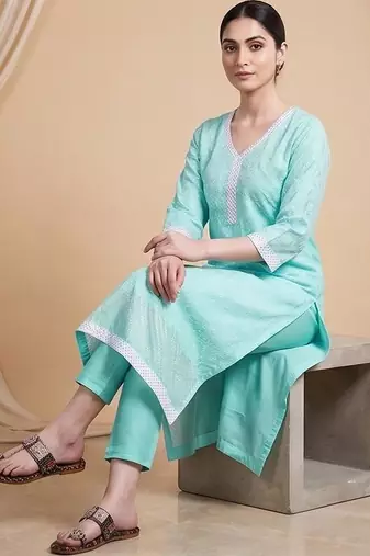 Women Ethnic Motifs Regular Kurta with Trousers & With Dupatta