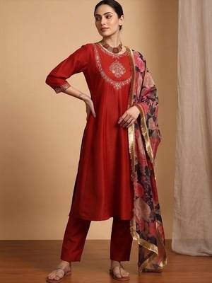 Women Floral Embroidered Regular Thread Work Kurta with Trousers & With Dupatta 1