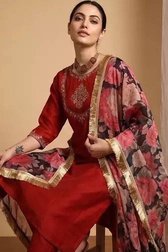 Women Floral Embroidered Regular Thread Work Kurta with Trousers & With Dupatta