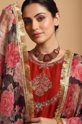 Women Floral Embroidered Regular Thread Work Kurta with Trousers & With Dupatta