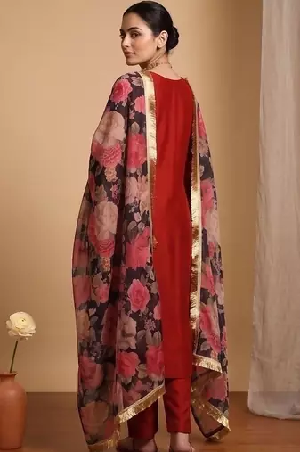 Women Floral Embroidered Regular Thread Work Kurta with Trousers & With Dupatta