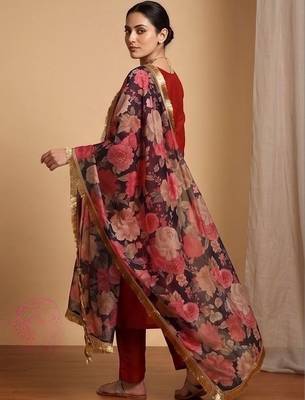 Women Floral Embroidered Regular Thread Work Kurta with Trousers & With Dupatta 6