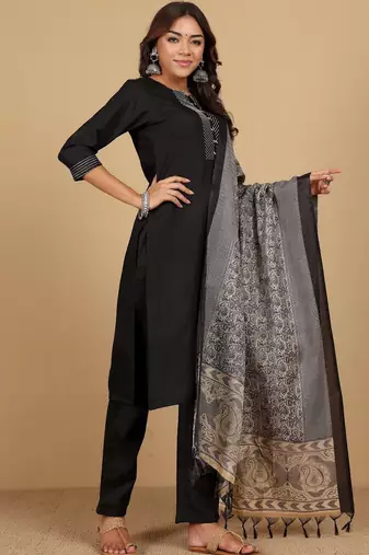 Thread Work Notch Neck Straight Kurta With Trousers And Dupatta
