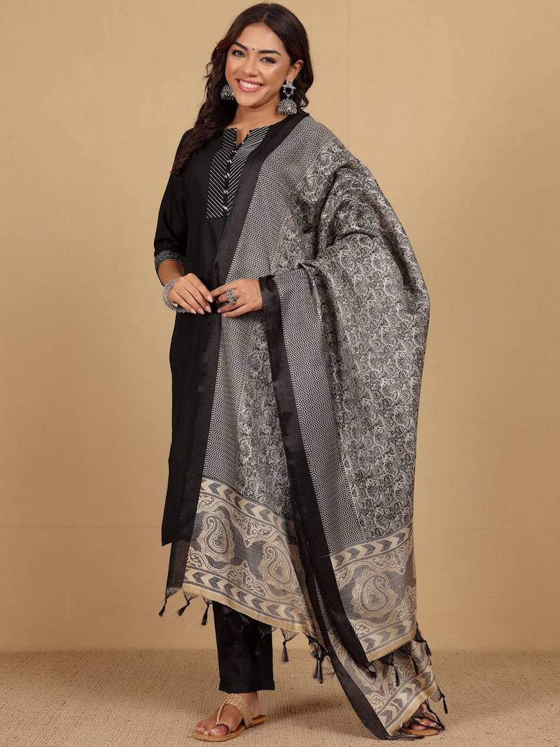 Thread Work Notch Neck Straight Kurta With Trousers And Dupatta