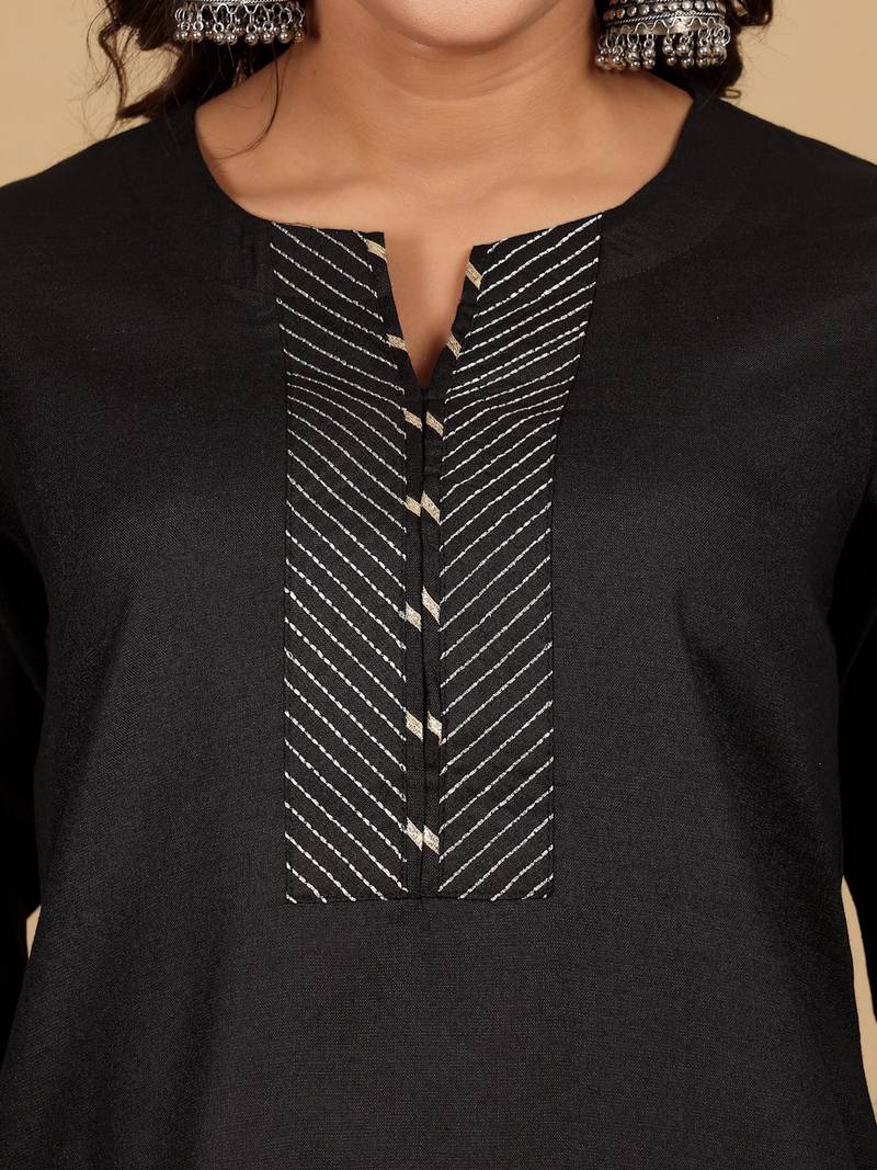 Thread Work Notch Neck Straight Kurta With Trousers And Dupatta