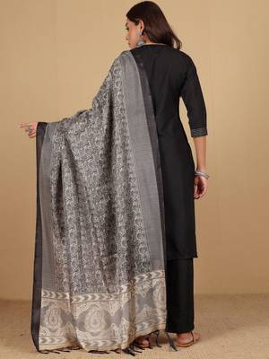 Thread Work Notch Neck Straight Kurta With Trousers And Dupatta 6