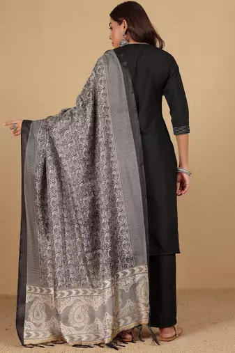Thread Work Notch Neck Straight Kurta With Trousers And Dupatta