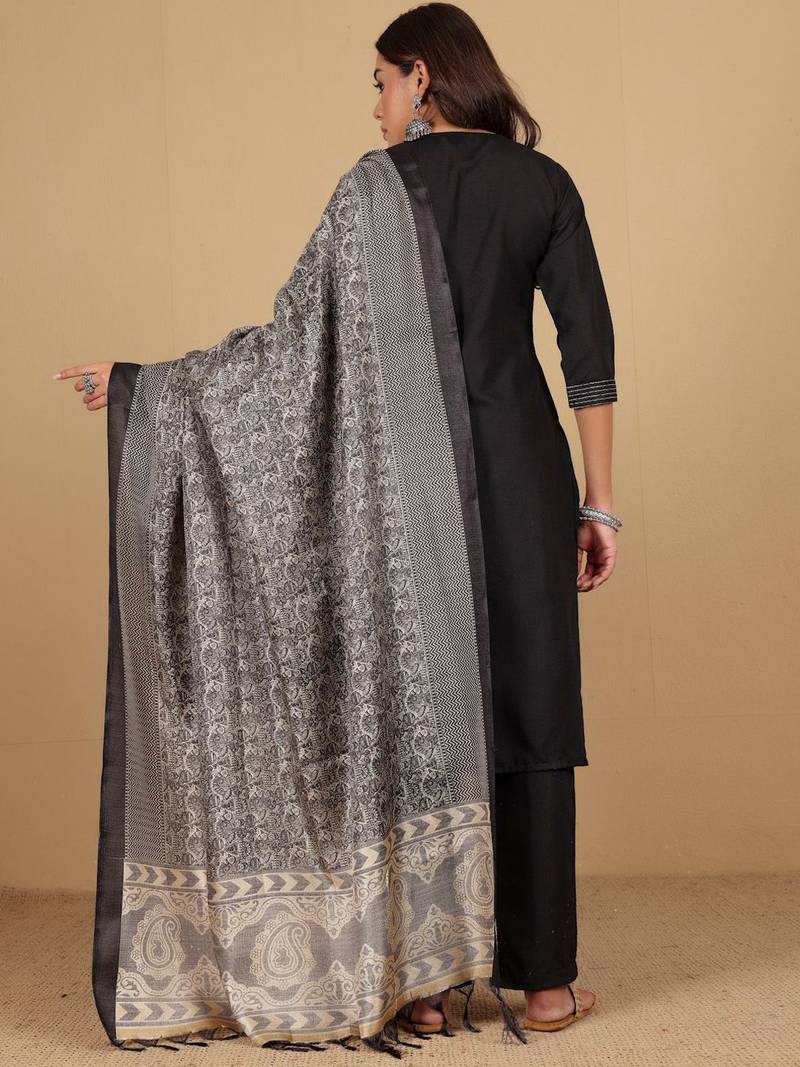 Thread Work Notch Neck Straight Kurta With Trousers And Dupatta