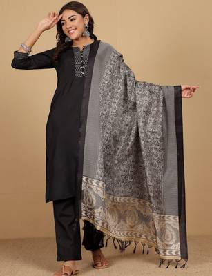 Thread Work Notch Neck Straight Kurta With Trousers And Dupatta 7
