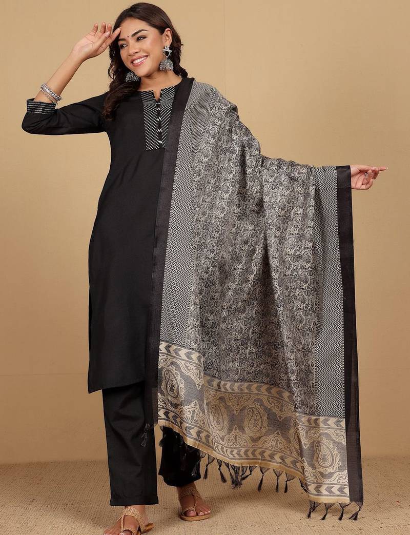 Thread Work Notch Neck Straight Kurta With Trousers And Dupatta