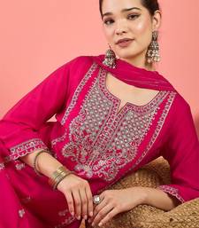 Women Ethnic Motifs Embroidered Thread Work Kurta with Trousers & Dupatta