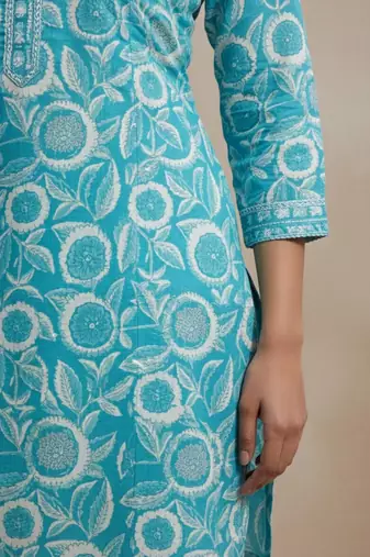 Women Ethnic Motifs Printed Regular Kurta with Trousers & With Dupatta