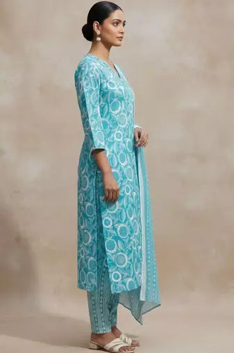 Women Ethnic Motifs Printed Regular Kurta with Trousers & With Dupatta