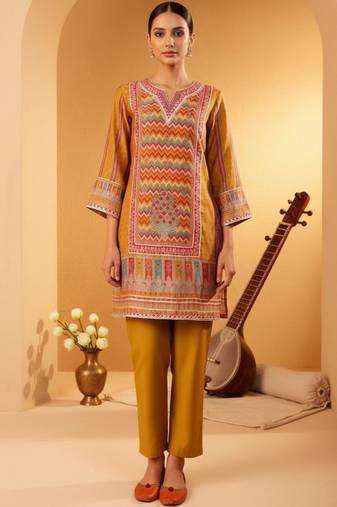 Women Ethnic Motifs Printed Regular Chanderi Silk Kurta with Trousers