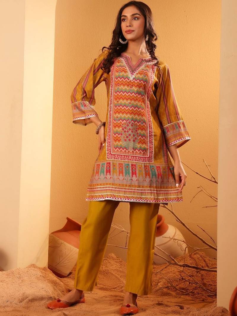 Women Ethnic Motifs Printed Regular Chanderi Silk Kurta with Trousers