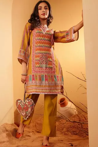 Women Ethnic Motifs Printed Regular Chanderi Silk Kurta with Trousers