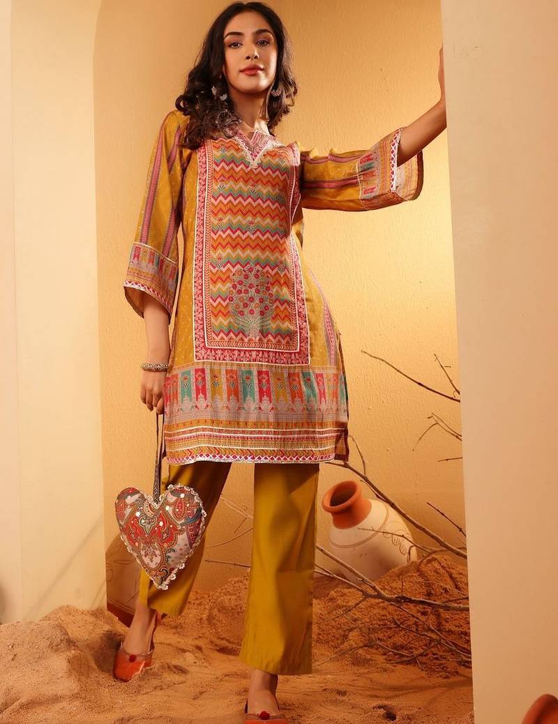 Women Ethnic Motifs Printed Regular Chanderi Silk Kurta with Trousers