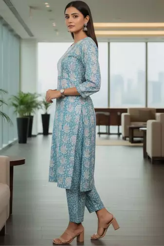 Women Ethnic Motifs Printed Regular Kurta with Trousers & With Dupatta