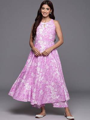 Women Floral Printed Empire Pure Cotton Anarkali Kurta with Trouser 1