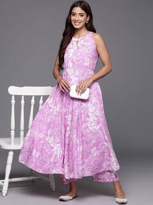 Women Floral Printed Empire Pure Cotton Anarkali Kurta with Trouser 6