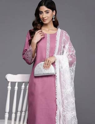Women Floral Yoke Design Regular Thread Work Kurta with Trousers & With Dupatta 2
