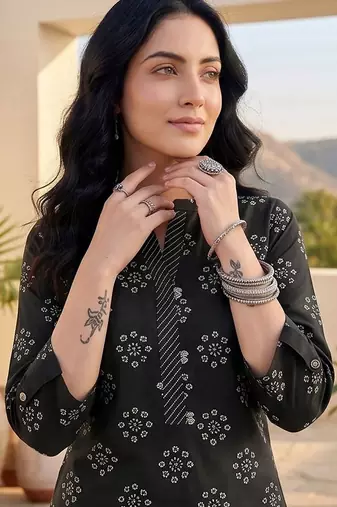 Women Ethnic Motifs Printed Regular Kurta with Trousers