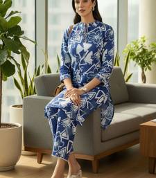 Women Printed Regular Kurta with Trousers